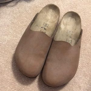 BROWN BIRKENSTOCK CLOGS